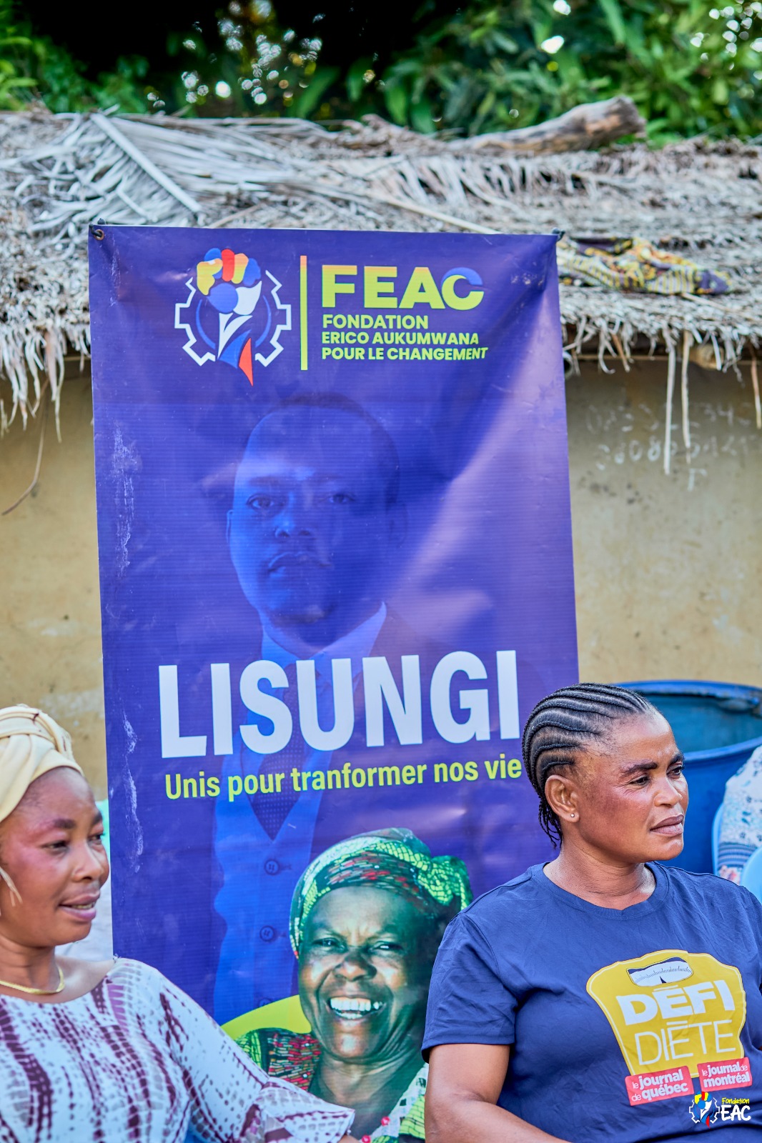 Bannière Lisungi lors d'une remise d'appuis